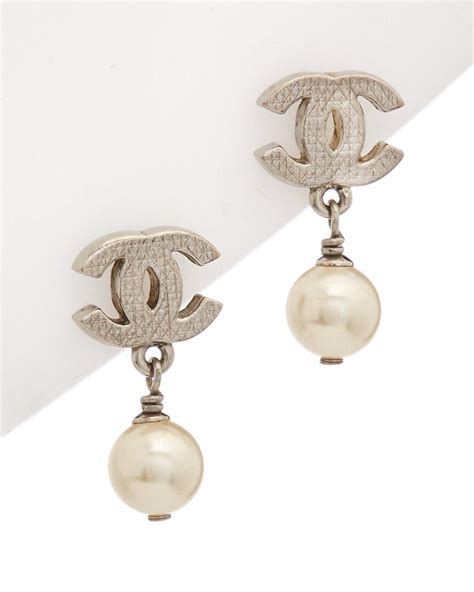 chanel ohrringe schwarz|Chanel earrings official site.